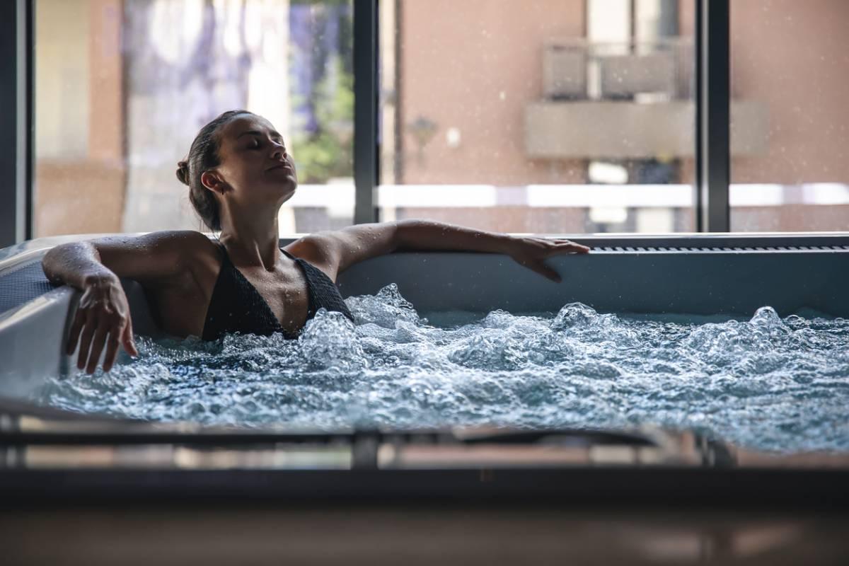 Les bienfaits pour la santé d'utiliser un spa de nage régulièrement